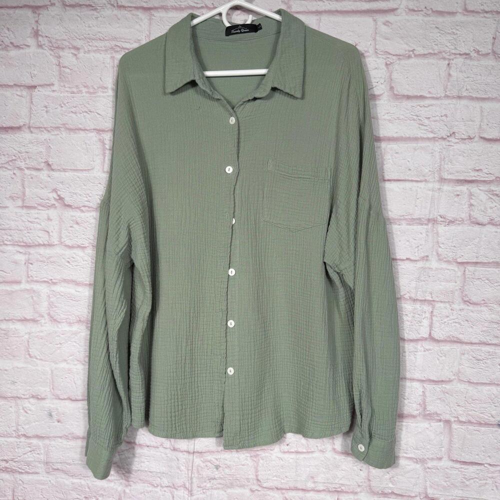 Trendy Queen Women's Button-Up Shirt Large